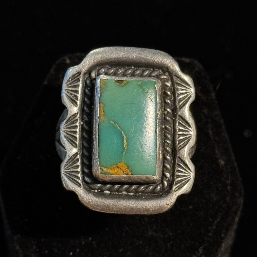 Vintage Native American Turquoise Heavy Sterling Silver Ring Size 7.75 (13)